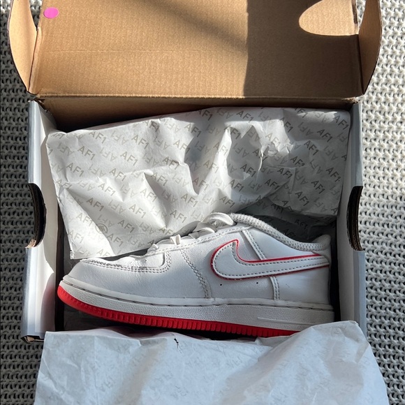 Nike Air Force 1 Kids White and Red Sneakers - Picture 5 of 9